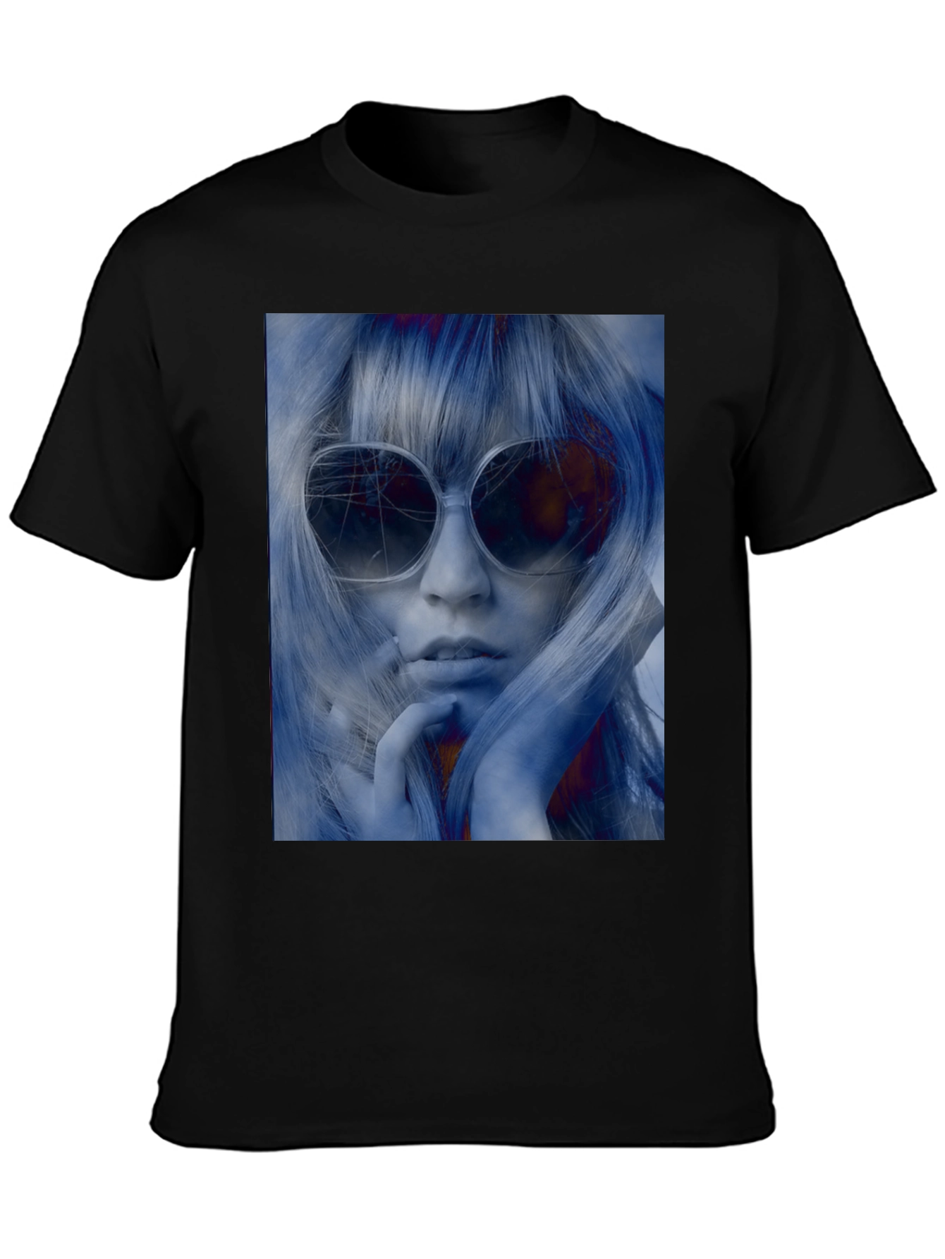 Retro Chic Tee: Black T-Shirt with Sunglasses Woman Print