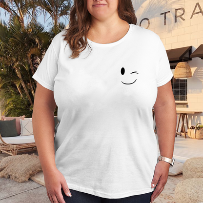 Minimal Wink Smiley Face Simple Chest Graphic Plus Size Women¡¯s T-Shirt