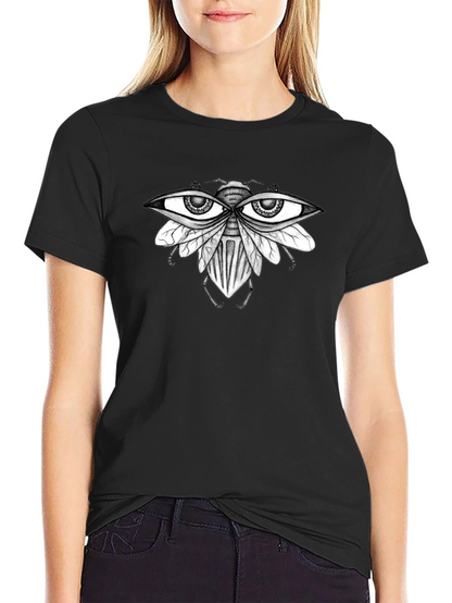 Eye-Catching Fly Graphic T-Shirt - Unique Design