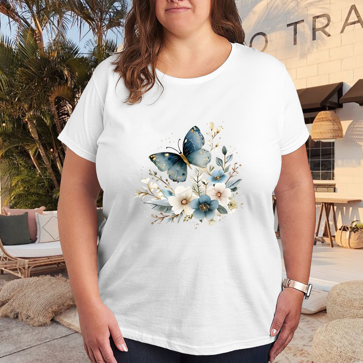 Elegant Blue Butterfly & Neutral Wildflower Vintage Print Plus Size Women¡¯s T-Shirt