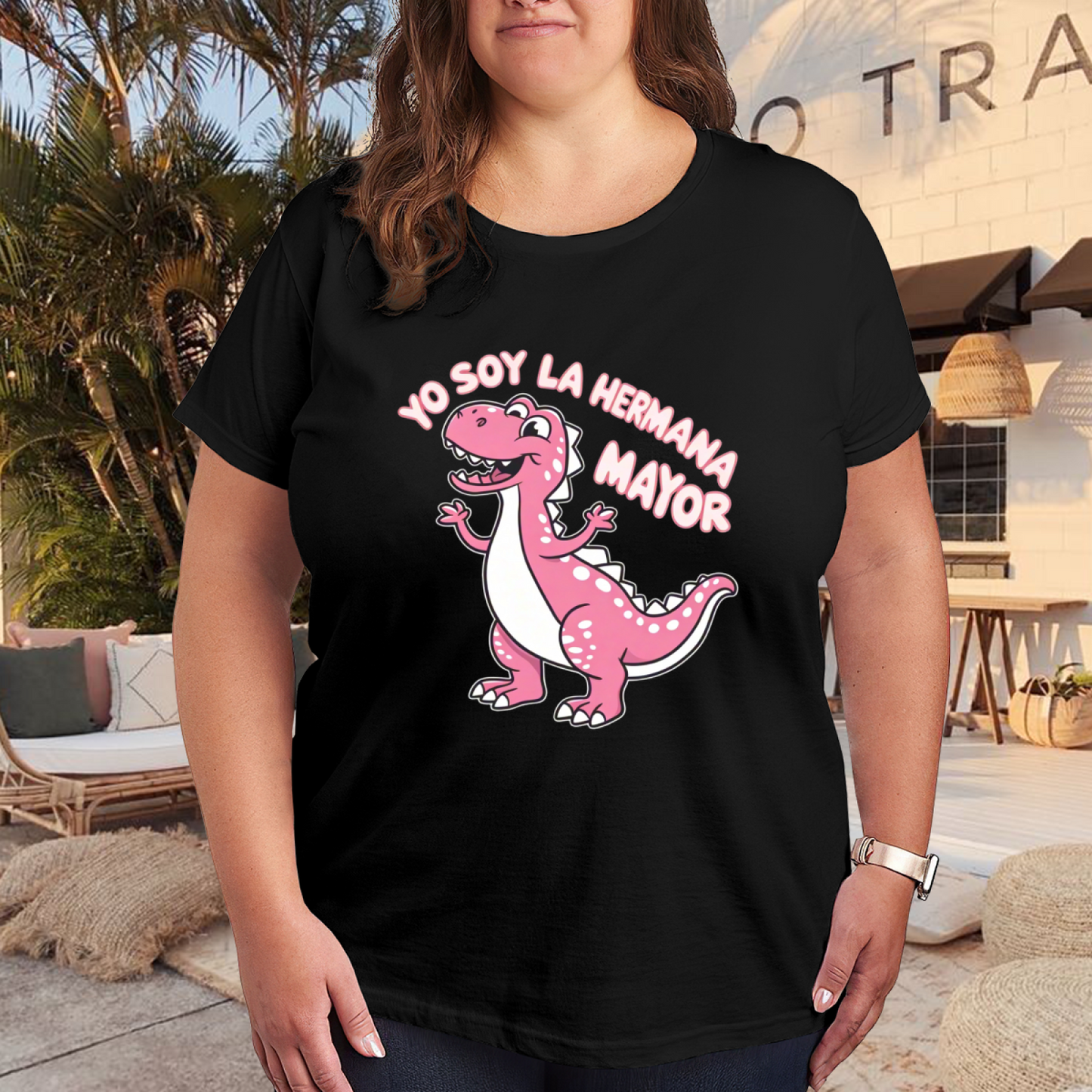Spanish Yo Soy La Hermana Mayor Pink Dino Plus Size Women Graphic Tee